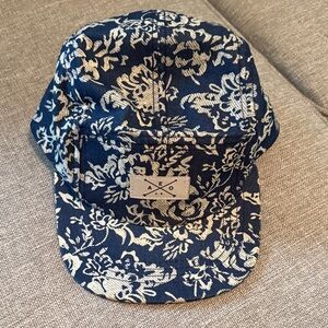 American Eagle Outfitters Blue and White Floral Cap